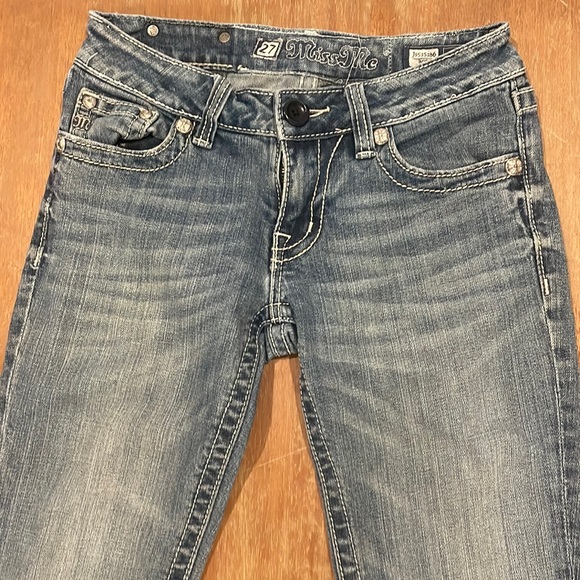 Miss Me Medium Wash Mid Rise Studded Bootcut Jean, Women's Size 27x33 - Picture 2 of 11